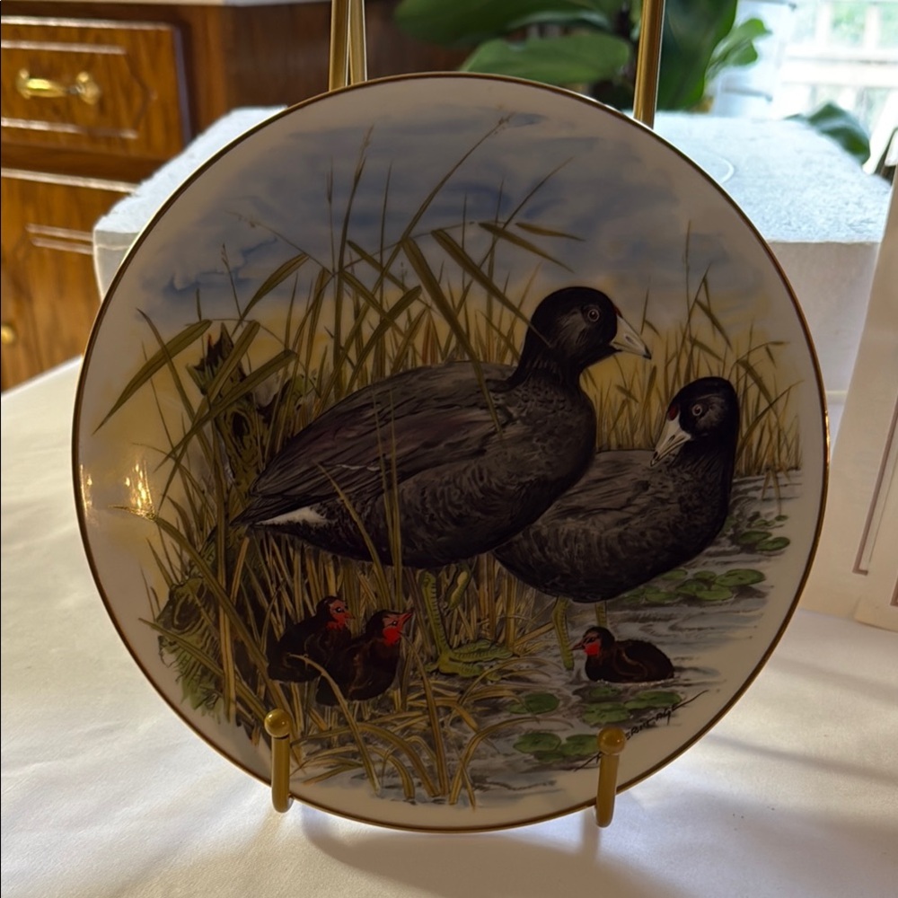 Decorative Plate with Waterfowl Design